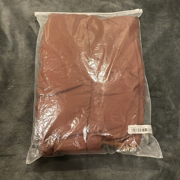 Dark Brown Cropped Puffer Vest - Picture 6 of 6